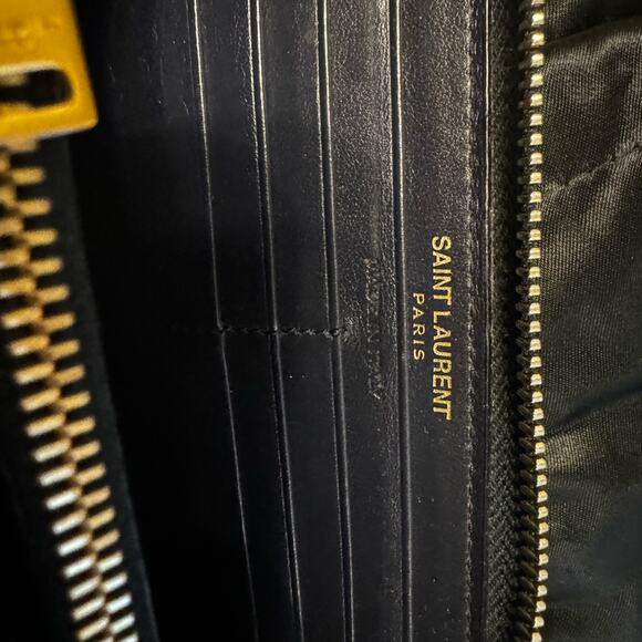 Authentic YSL Yves Saint Laurent Croc Embossed Glossy Zip Wallet Full Inclusion - Picture 3 of 10